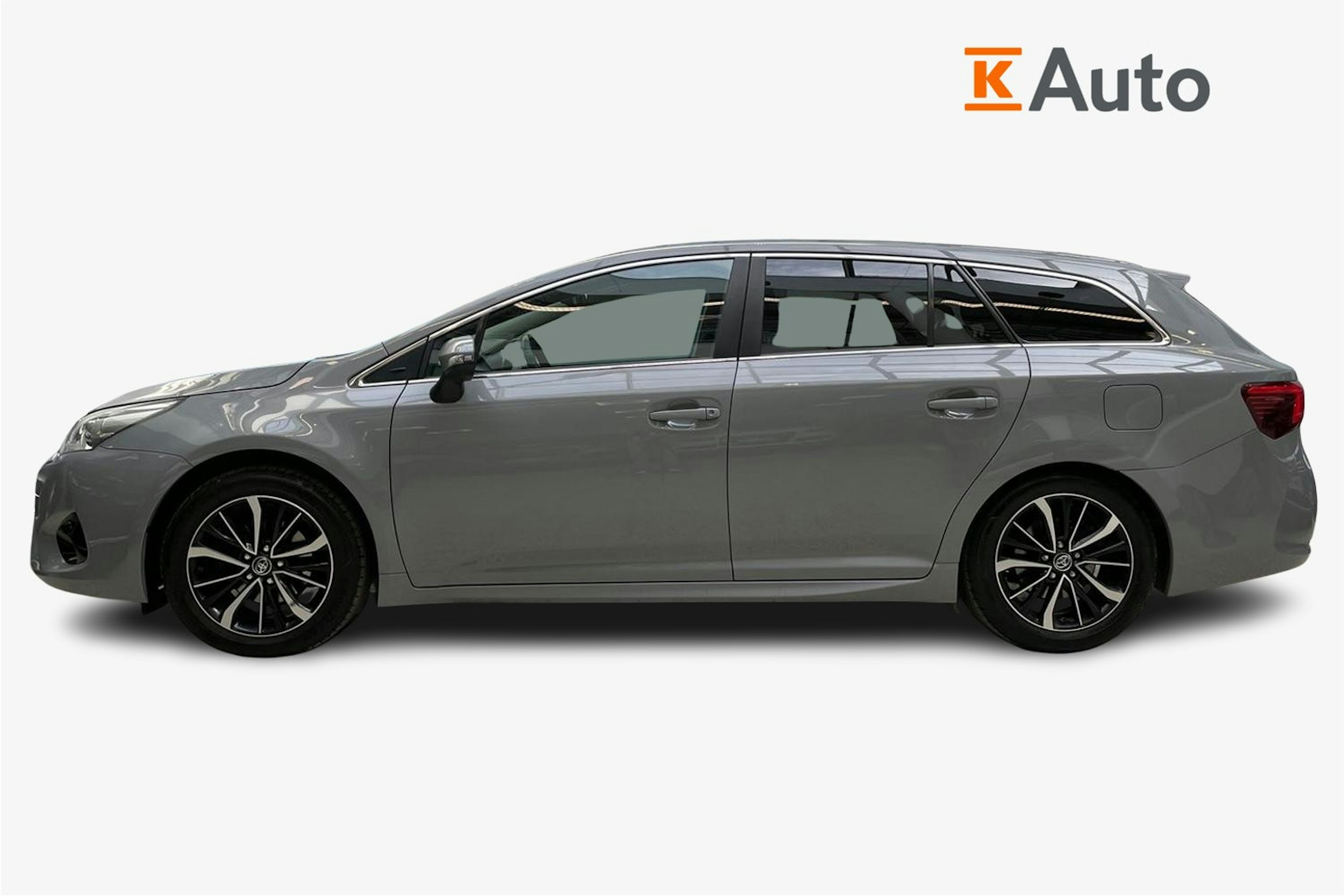 harmaa Toyota Avensis 2018 kuva 6.