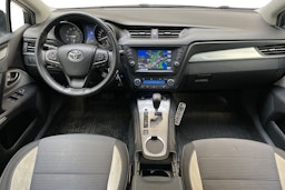 harmaa Toyota Avensis 2018 kuva 9.
