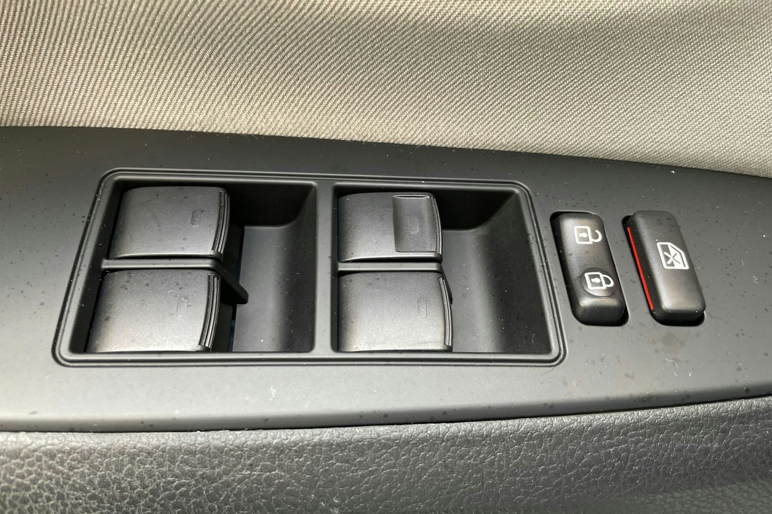 harmaa Toyota Avensis 2018 kuva 17.