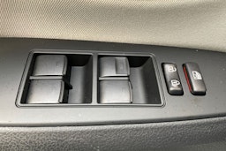 harmaa Toyota Avensis 2018 kuva 17.
