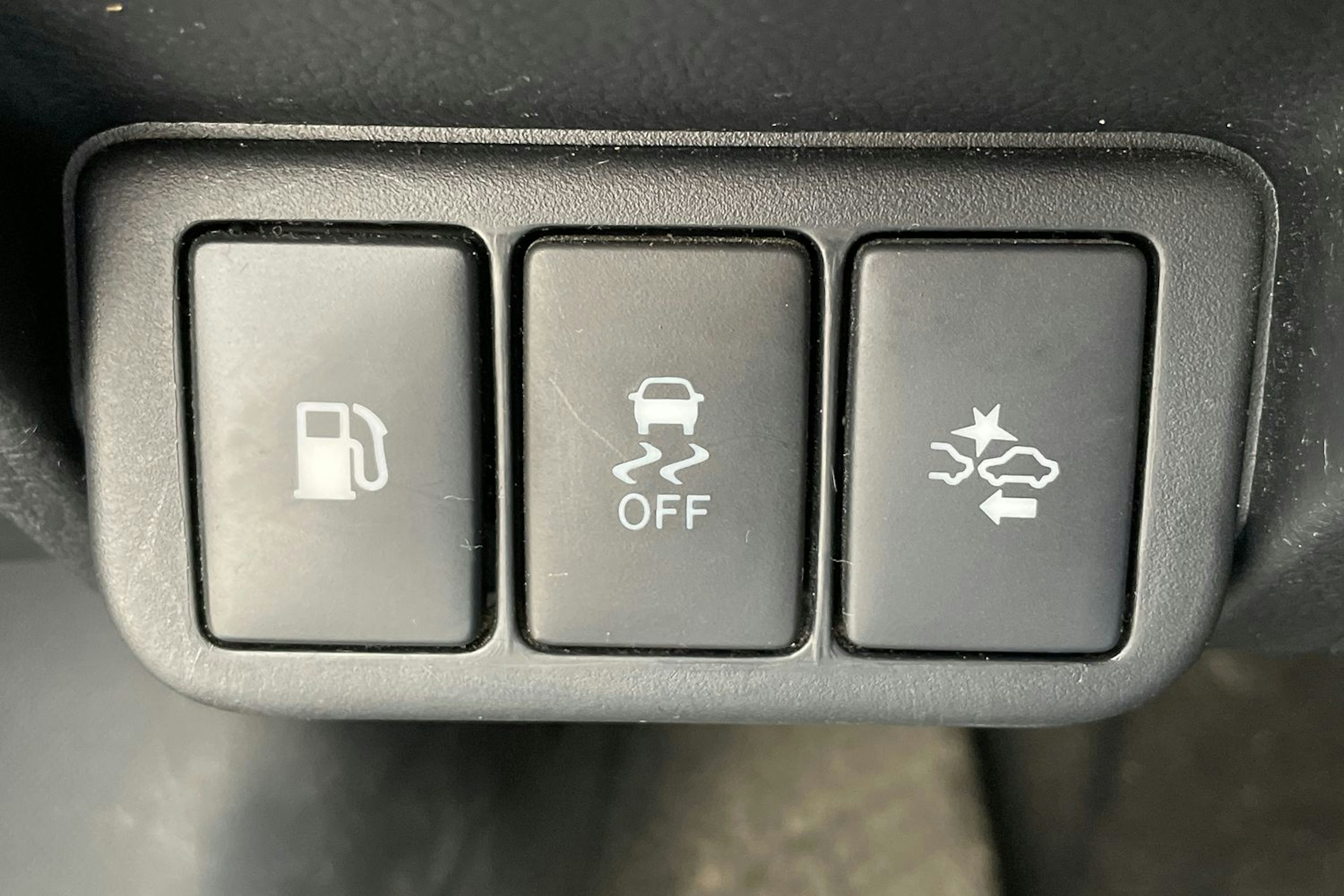 harmaa Toyota Avensis 2018 kuva 19.