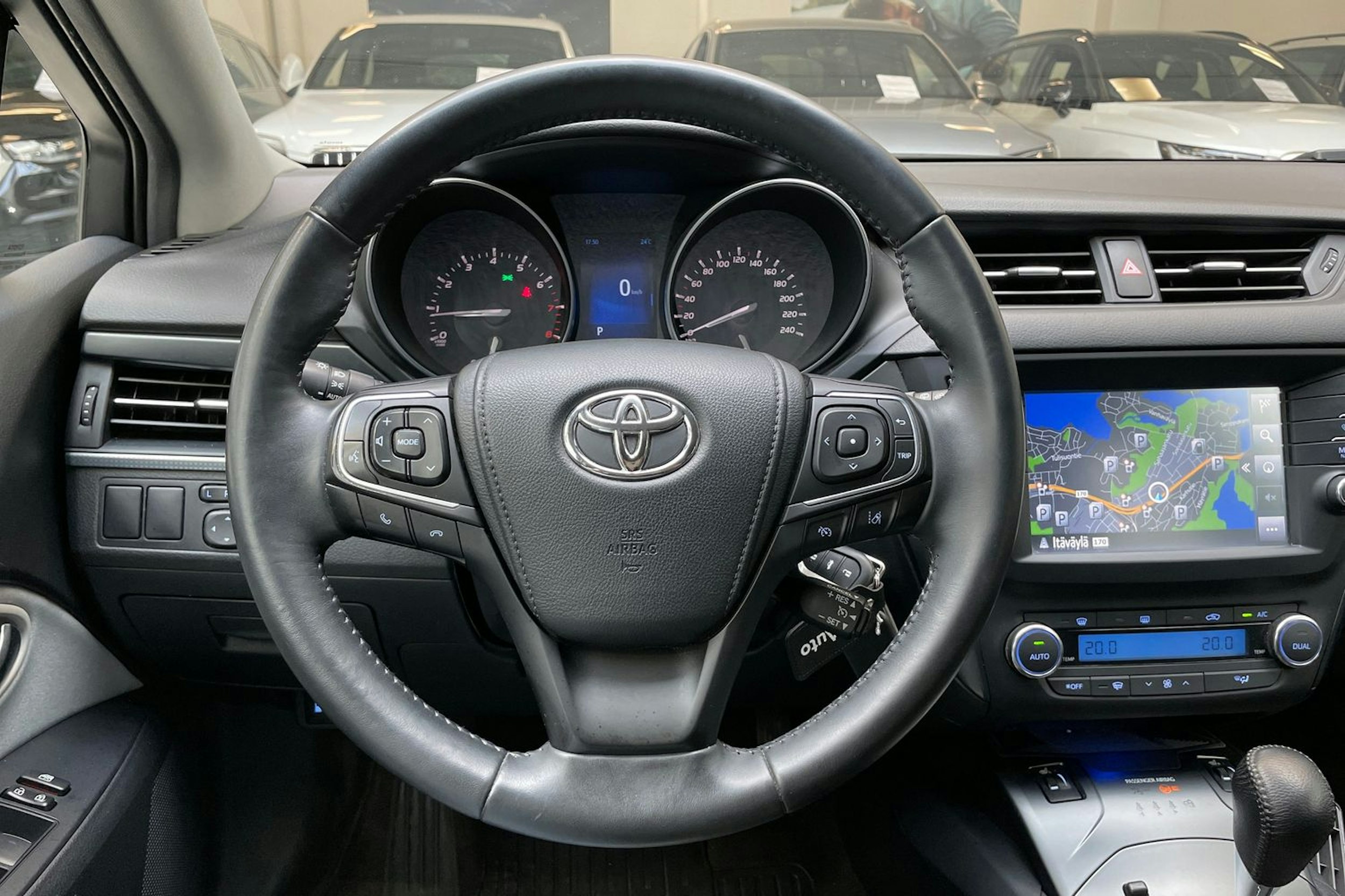 harmaa Toyota Avensis 2018 kuva 24.