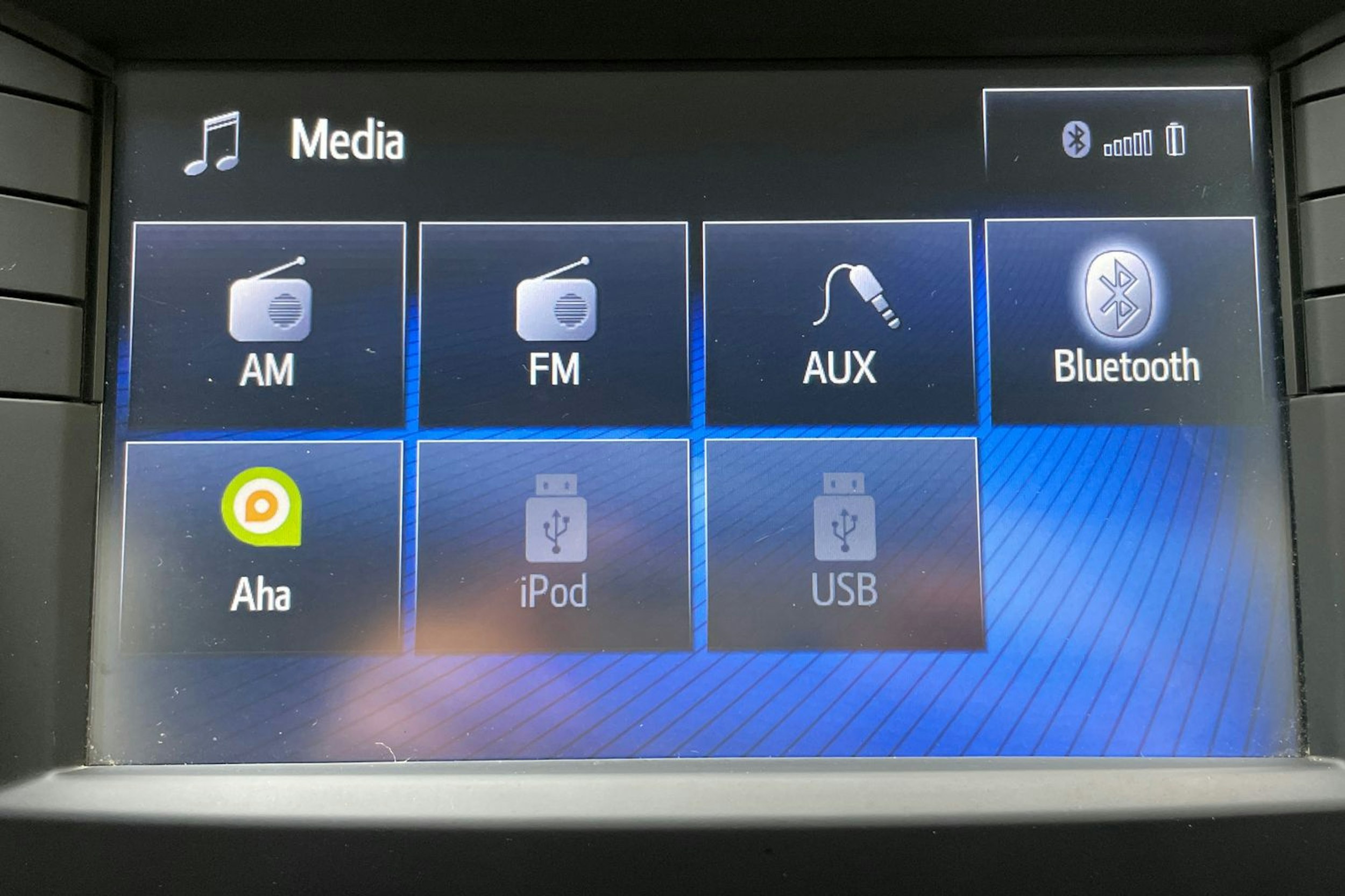 harmaa Toyota Avensis 2018 kuva 27.