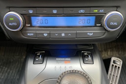 harmaa Toyota Avensis 2018 kuva 28.