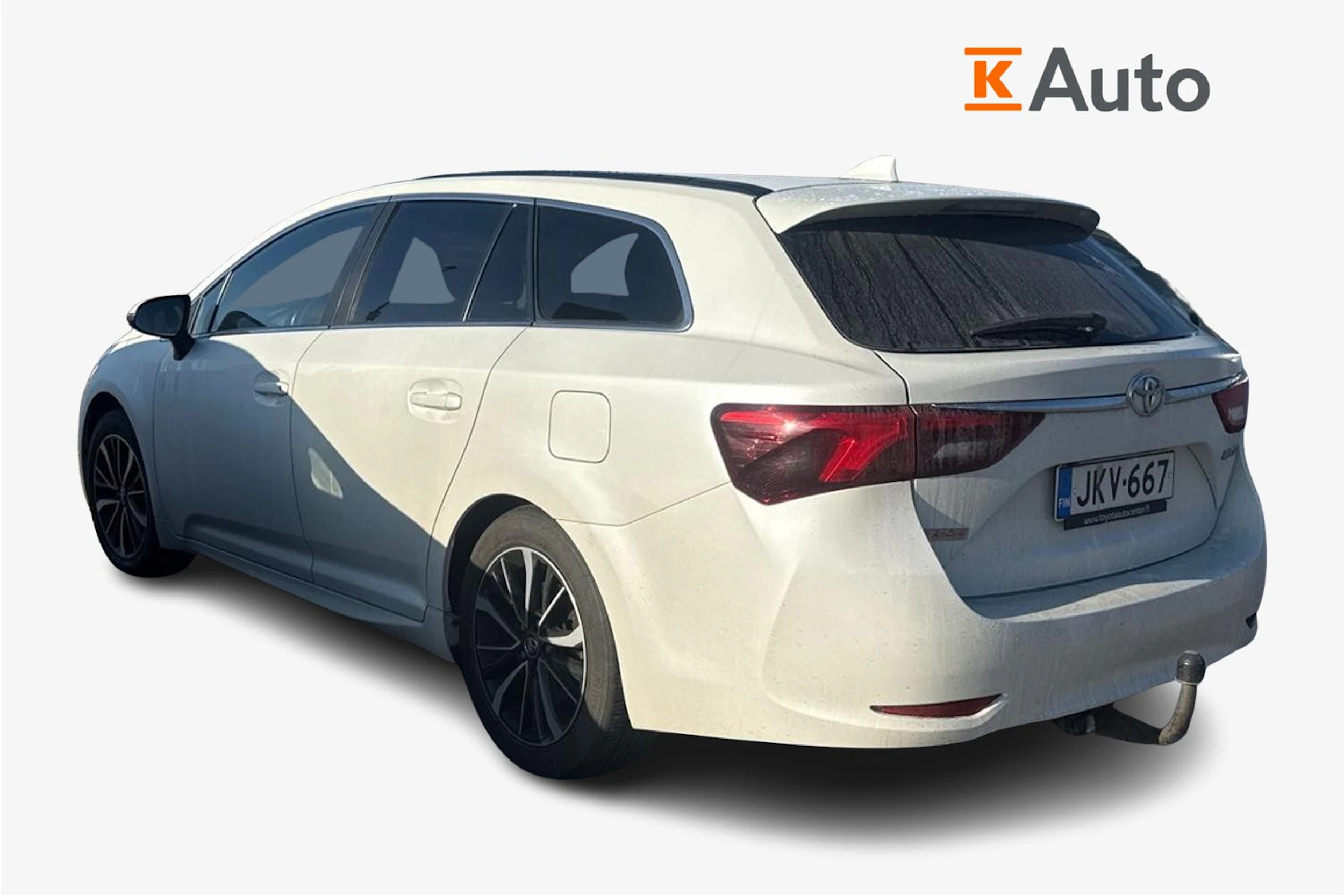 valkoinen Toyota Avensis 2018 kuva 2.