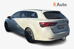valkoinen Toyota Avensis 2018 kuva 2.