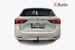 valkoinen Toyota Avensis 2018 kuva 3.