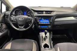 valkoinen Toyota Avensis 2018 kuva 9.