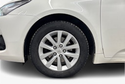 valkoinen Toyota Avensis 2018 kuva 11.