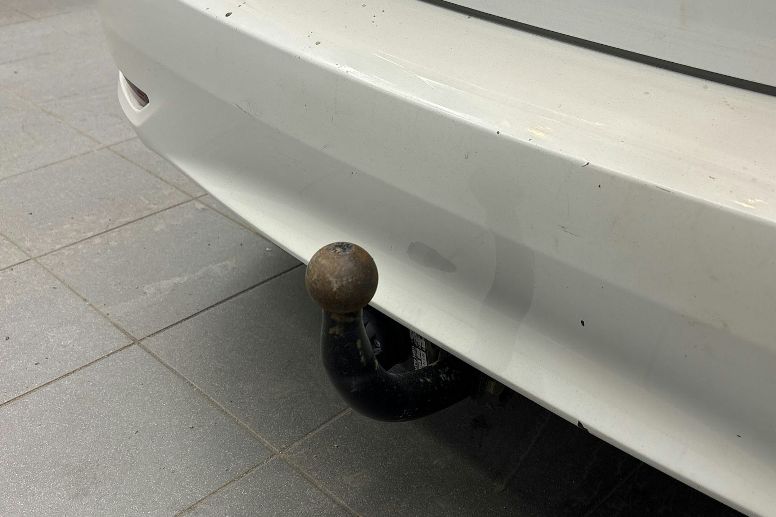 valkoinen Toyota Avensis 2018 kuva 15.