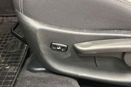 valkoinen Toyota Avensis 2018 kuva 19.