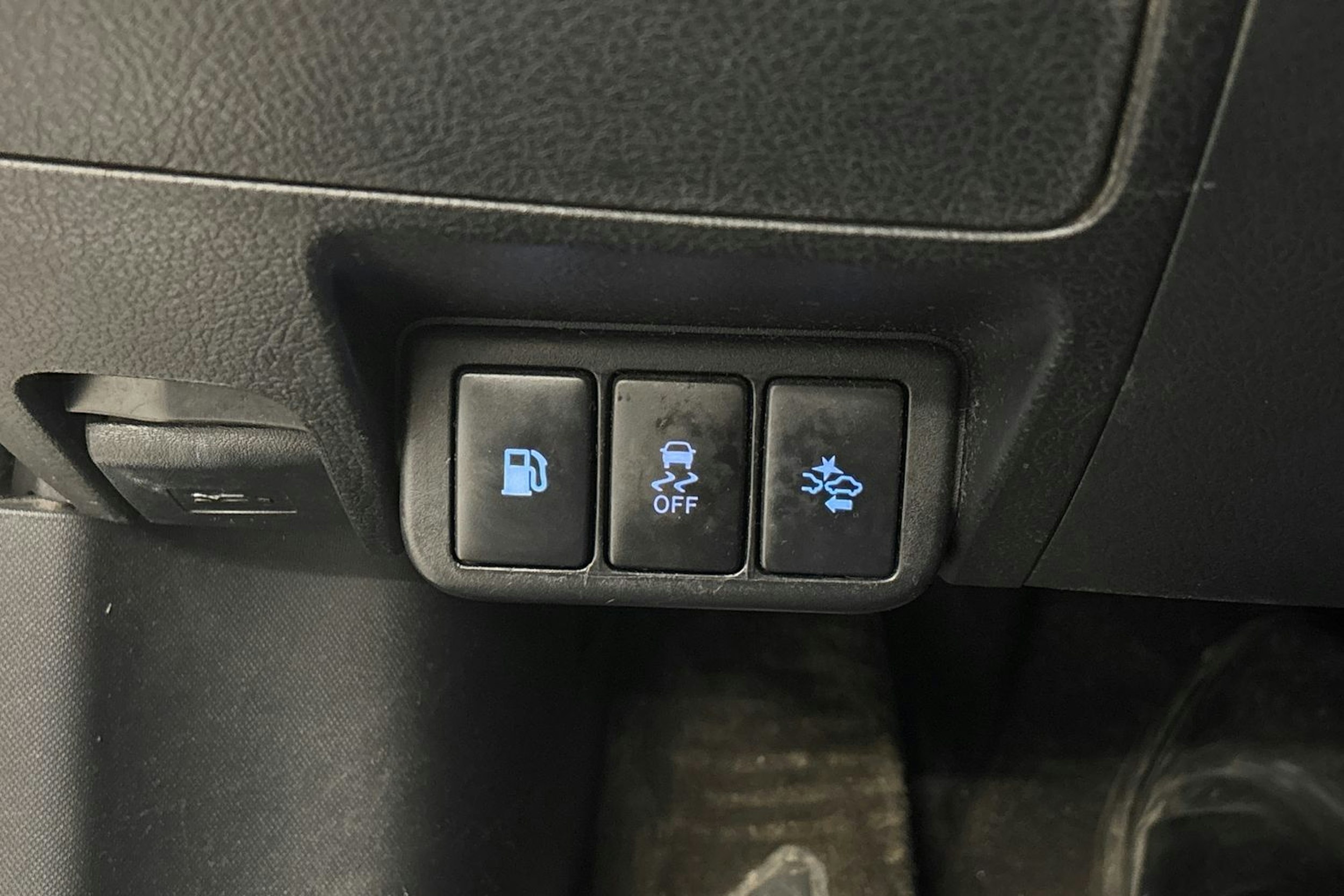 valkoinen Toyota Avensis 2018 kuva 20.