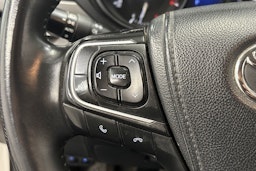 valkoinen Toyota Avensis 2018 kuva 21.