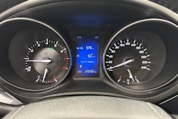 valkoinen Toyota Avensis 2018 kuva 23.