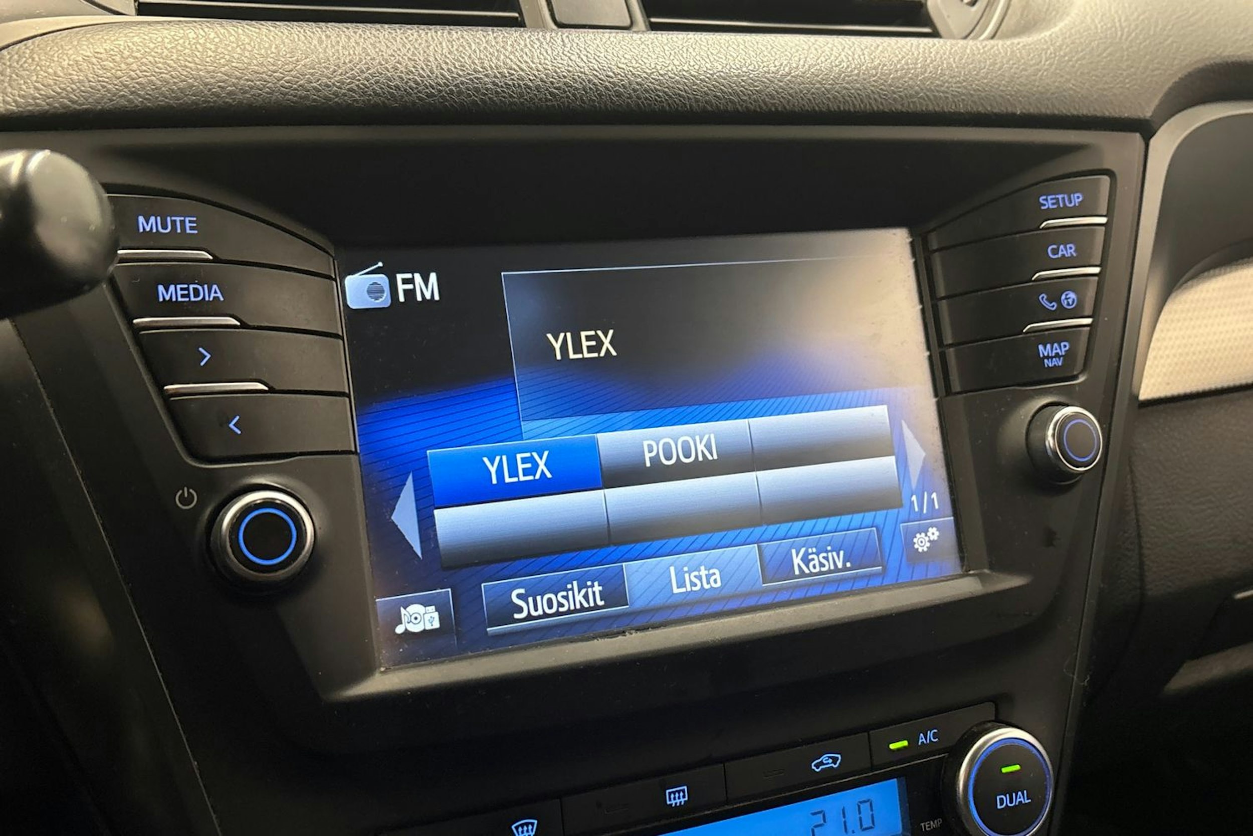 valkoinen Toyota Avensis 2018 kuva 24.