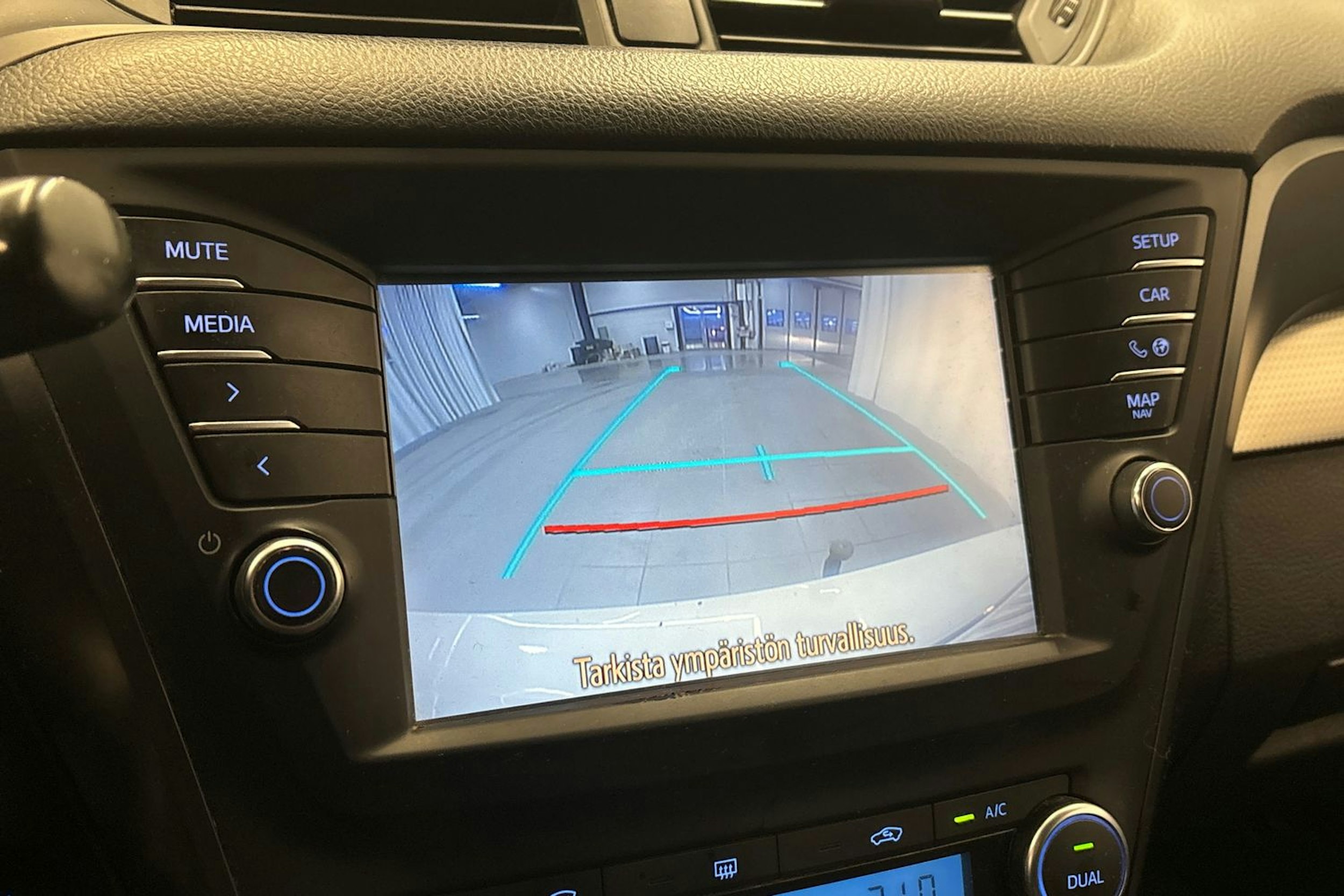 valkoinen Toyota Avensis 2018 kuva 25.