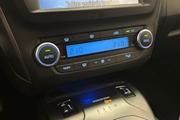 valkoinen Toyota Avensis 2018 kuva 26.