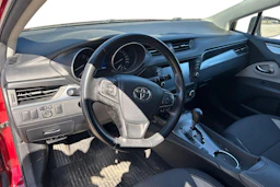 punainen Toyota Avensis 2018 kuva 3.