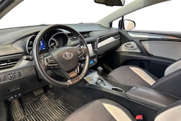 punainen Toyota Avensis 2018 kuva 3.