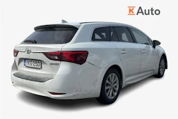 valkoinen Toyota Avensis 2018 kuva 2.