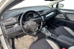 valkoinen Toyota Avensis 2018 kuva 3.