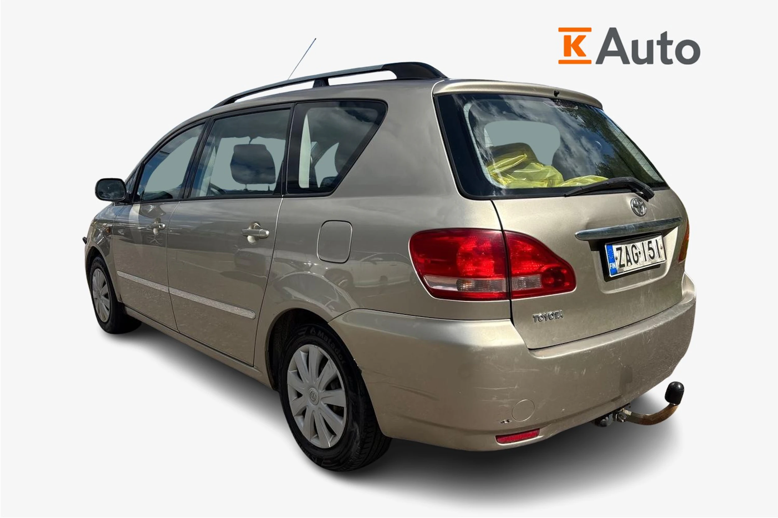 Keltainen Toyota Avensis Verso 2003 kuva 2.