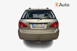 Keltainen Toyota Avensis Verso 2003 kuva 3.