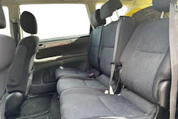 Keltainen Toyota Avensis Verso 2003 kuva 8.