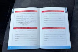Keltainen Toyota Avensis Verso 2003 kuva 23.