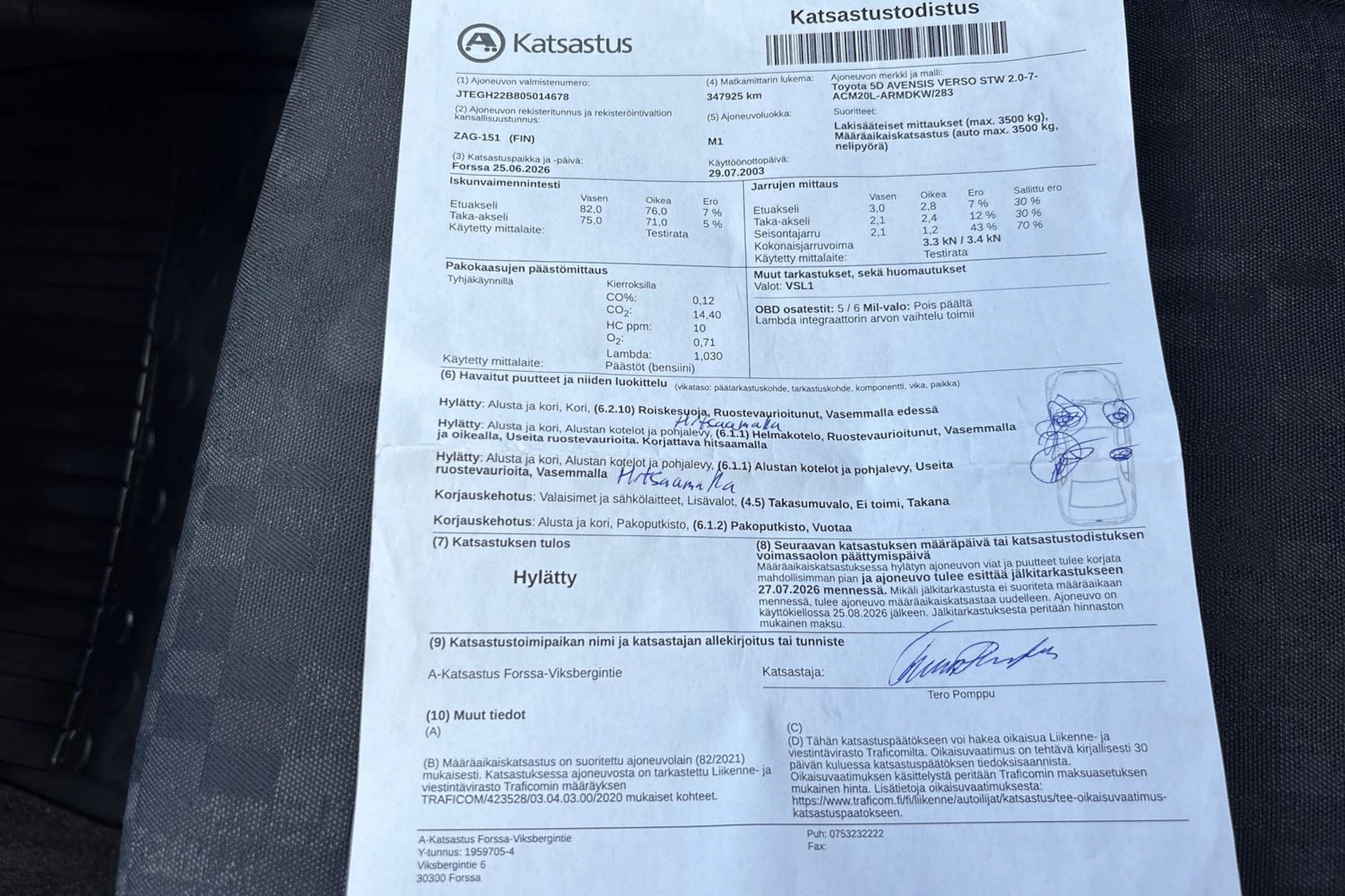 Keltainen Toyota Avensis Verso 2003 kuva 24.