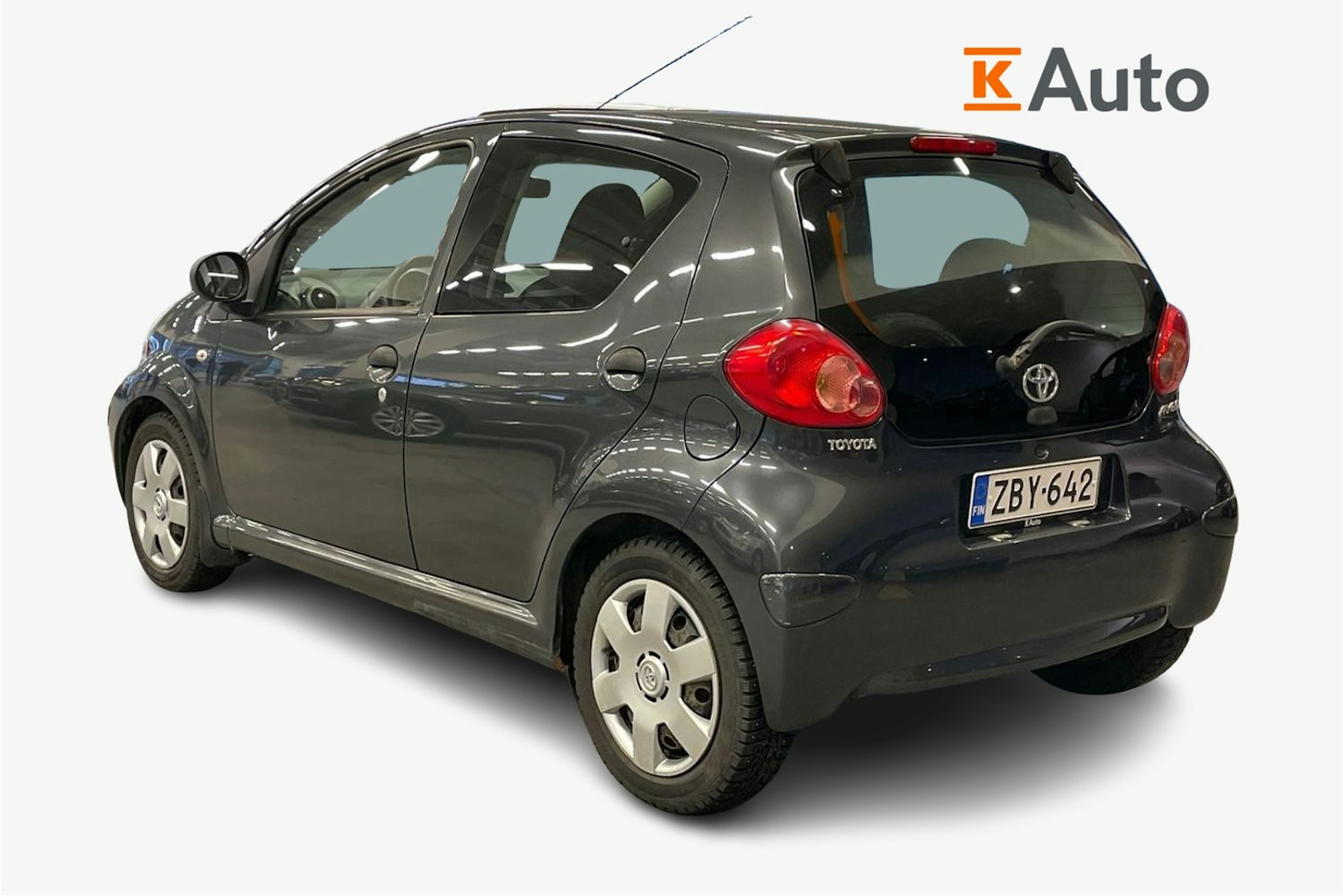harmaa Toyota Aygo 2006 kuva 2.