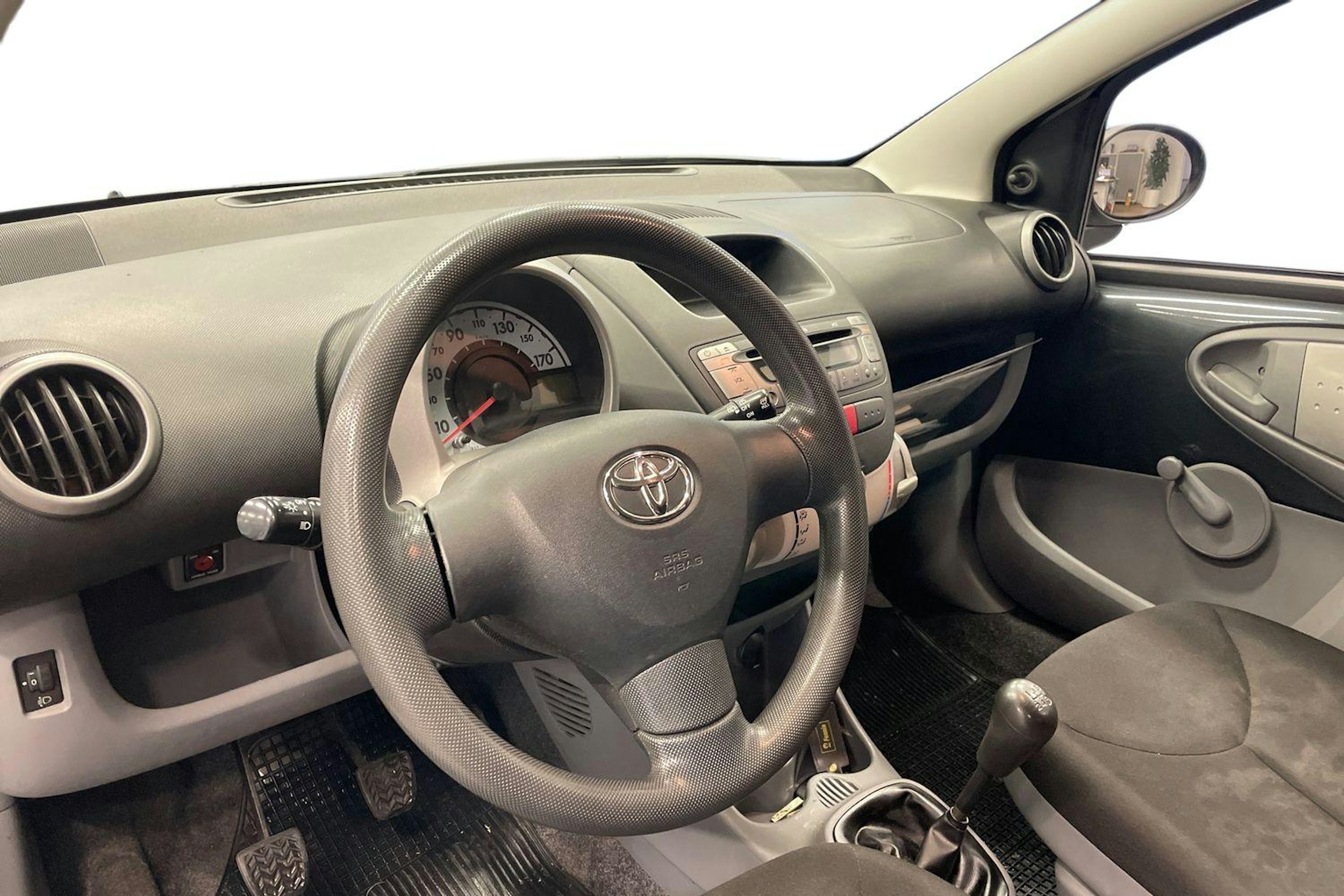 harmaa Toyota Aygo 2006 kuva 7.