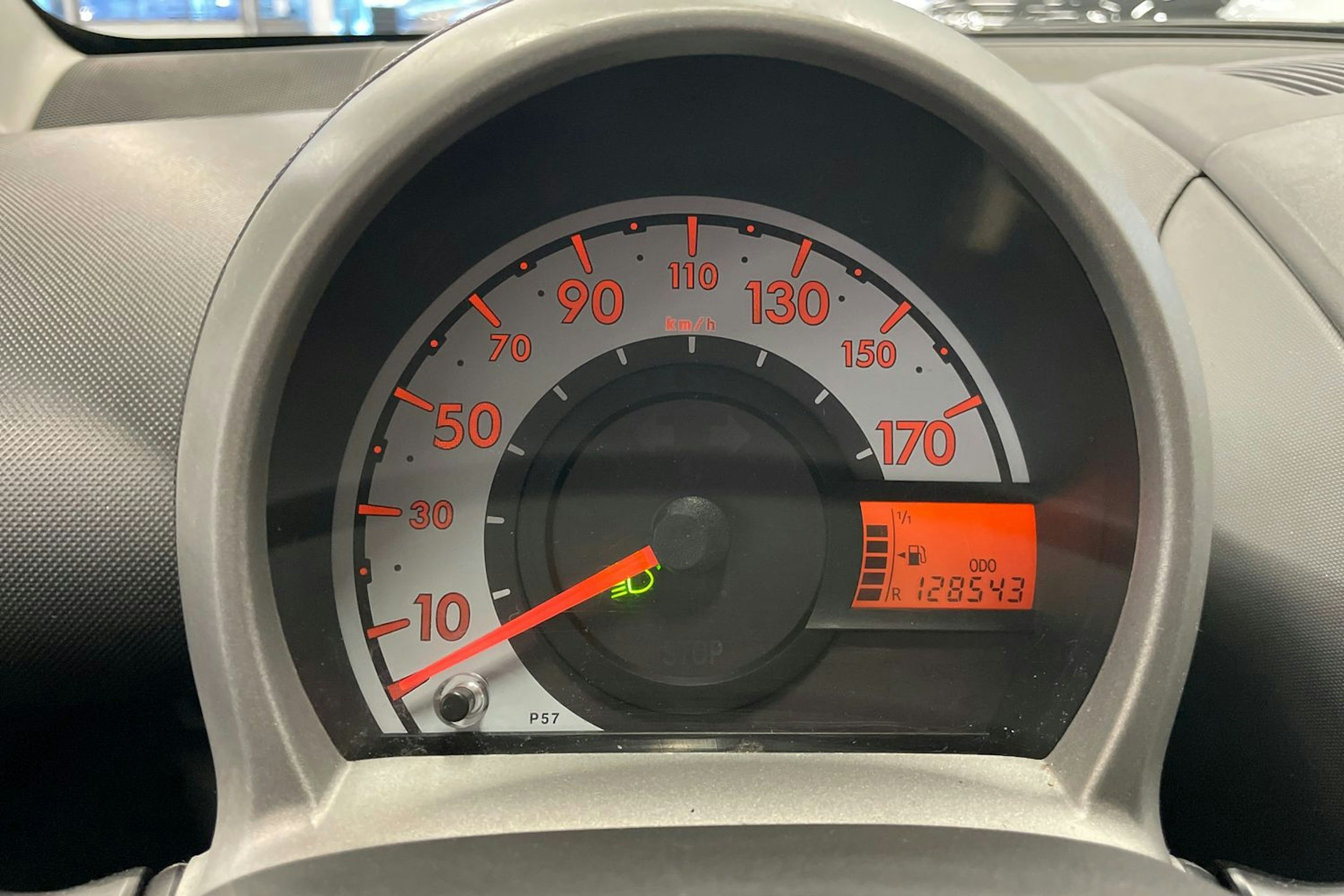 harmaa Toyota Aygo 2006 kuva 14.