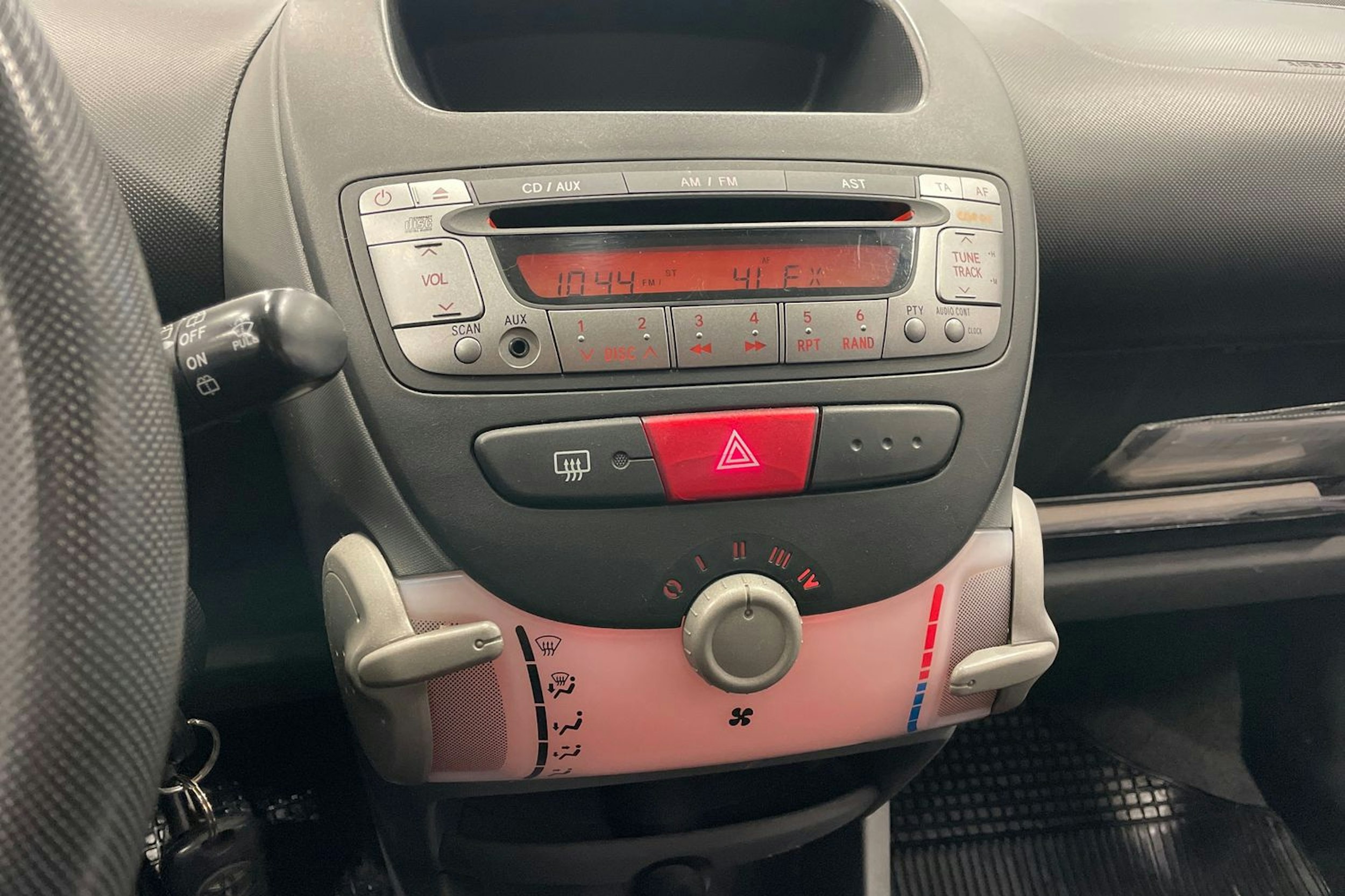 harmaa Toyota Aygo 2006 kuva 15.