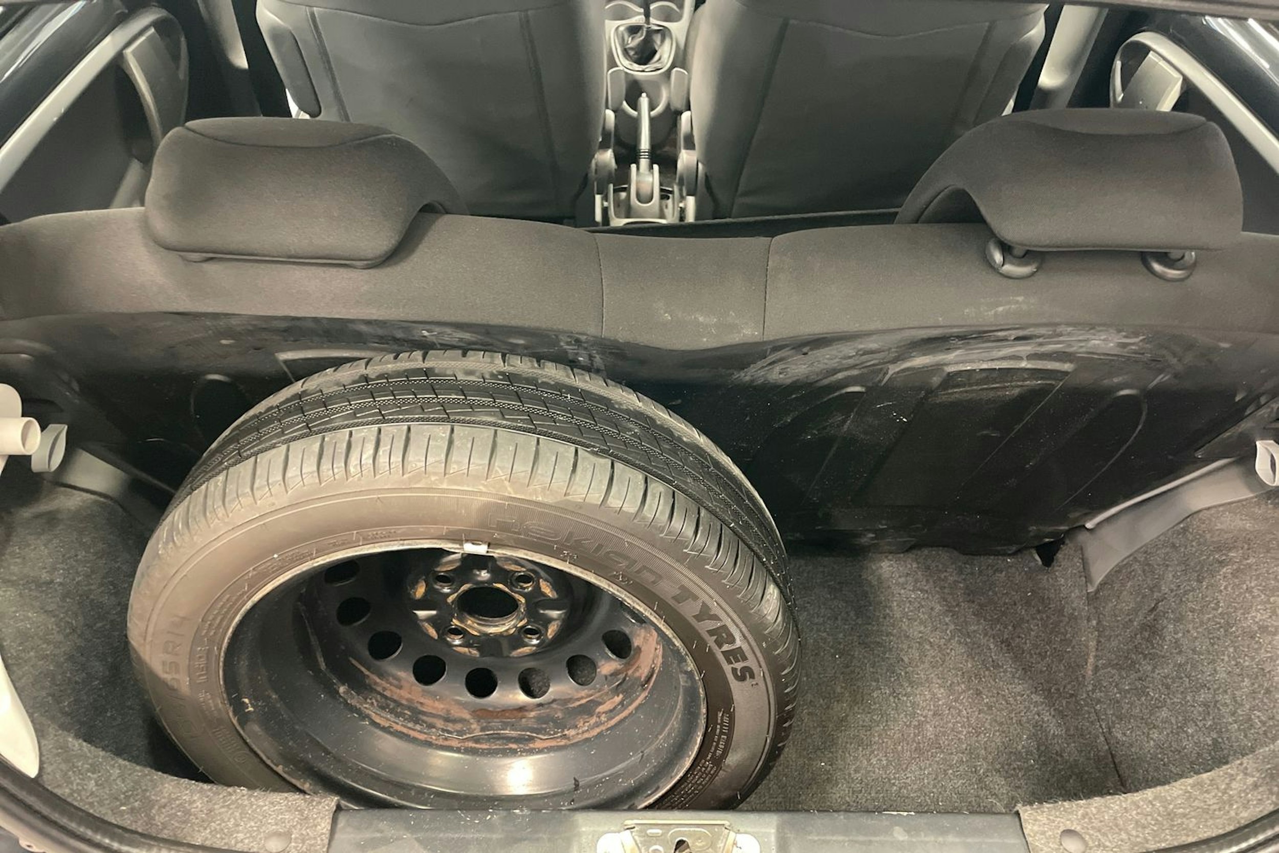 harmaa Toyota Aygo 2006 kuva 16.