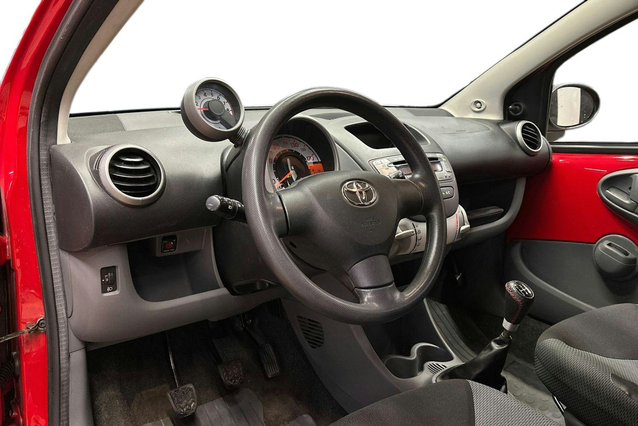 punainen Toyota AYGO 2007 kuva 6.