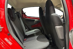punainen Toyota AYGO 2007 kuva 8.