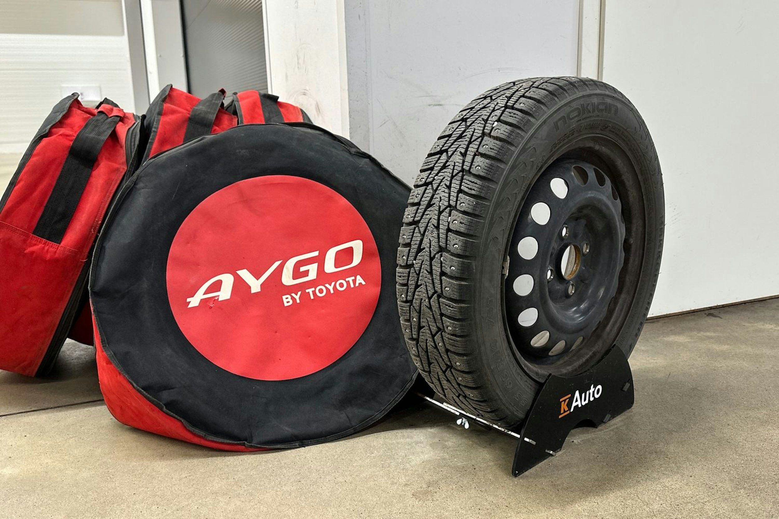 punainen Toyota AYGO 2007 kuva 10.