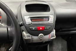 punainen Toyota AYGO 2007 kuva 14.