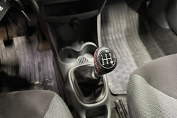 punainen Toyota AYGO 2007 kuva 16.