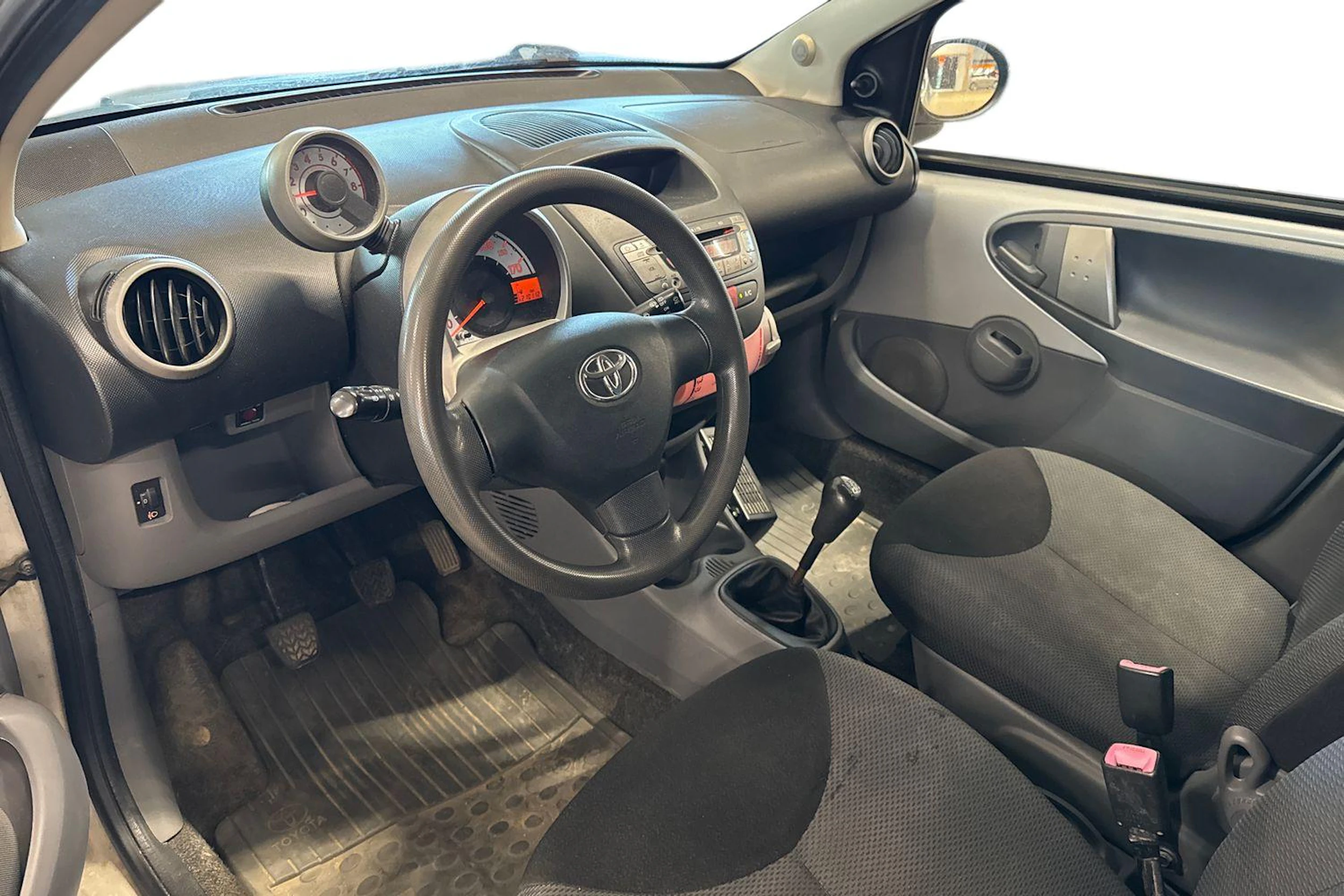 hopea Toyota AYGO 2008 kuva 3.