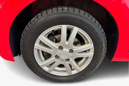 punainen Toyota AYGO 2015 kuva 11.