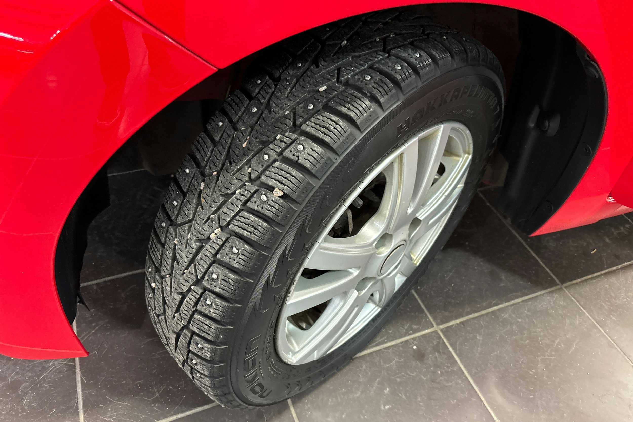 punainen Toyota AYGO 2015 kuva 13.