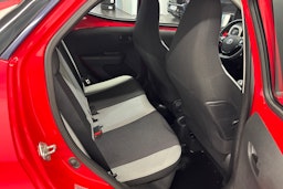 punainen Toyota AYGO 2015 kuva 15.