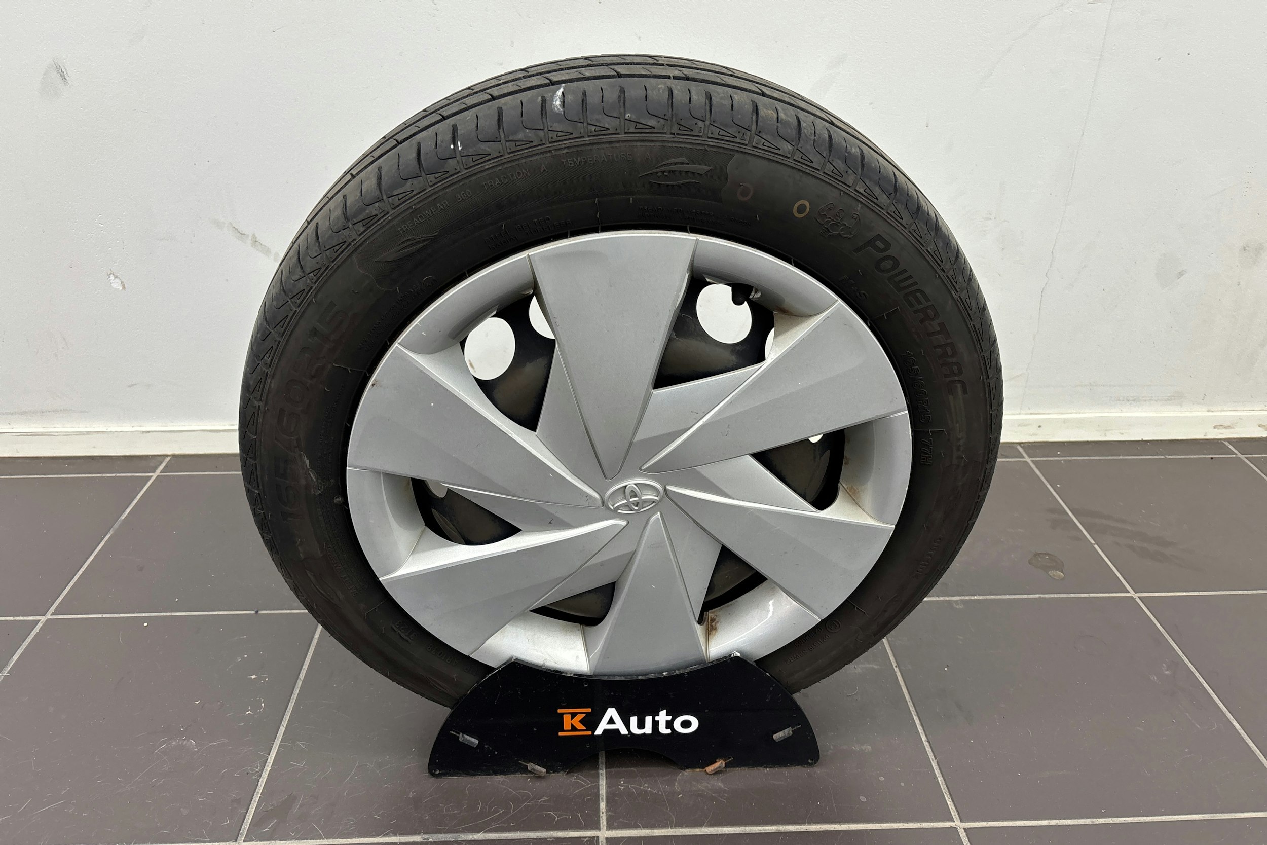 punainen Toyota AYGO 2015 kuva 17.