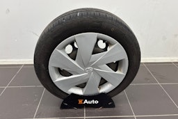 punainen Toyota AYGO 2015 kuva 17.