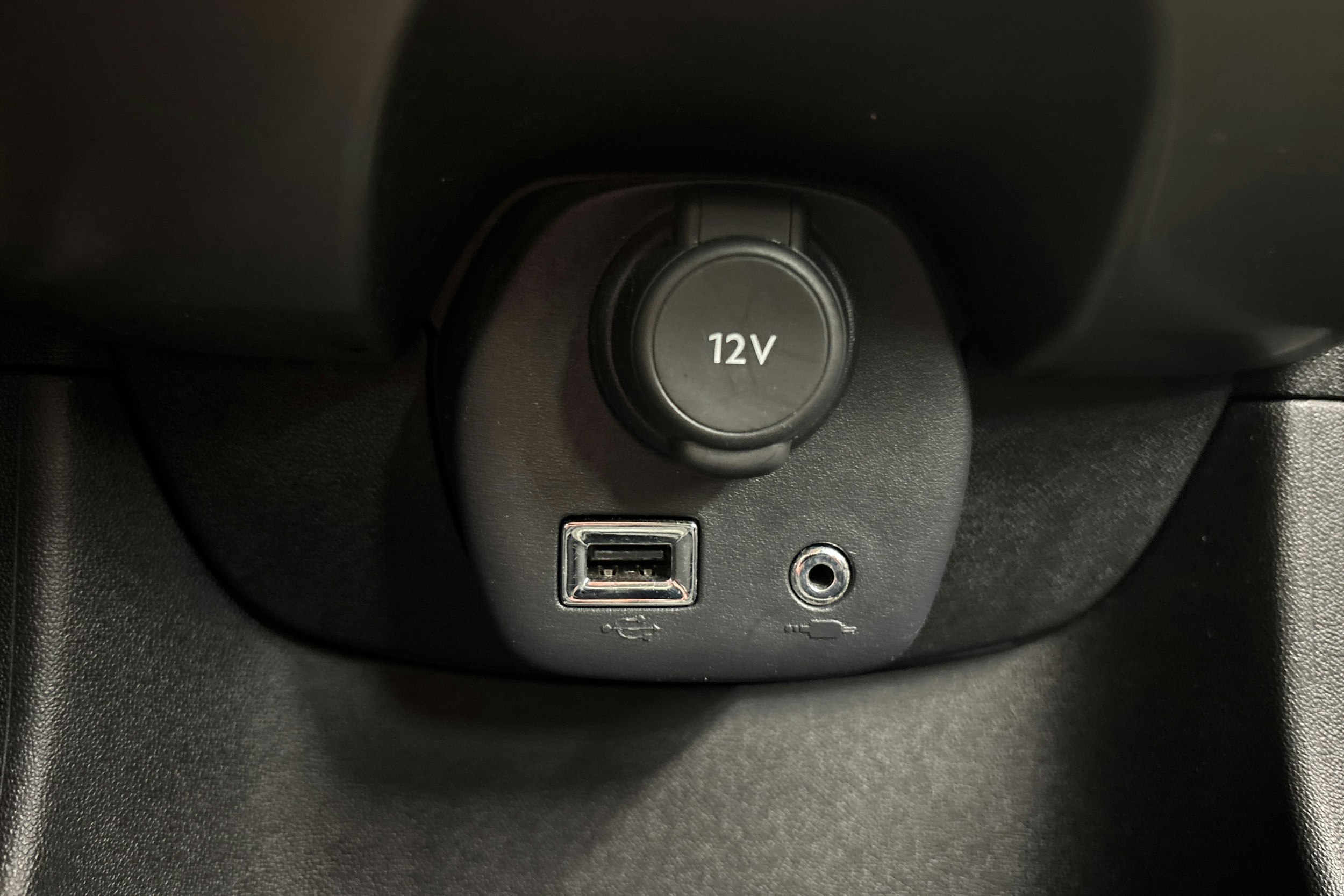 punainen Toyota AYGO 2015 kuva 25.