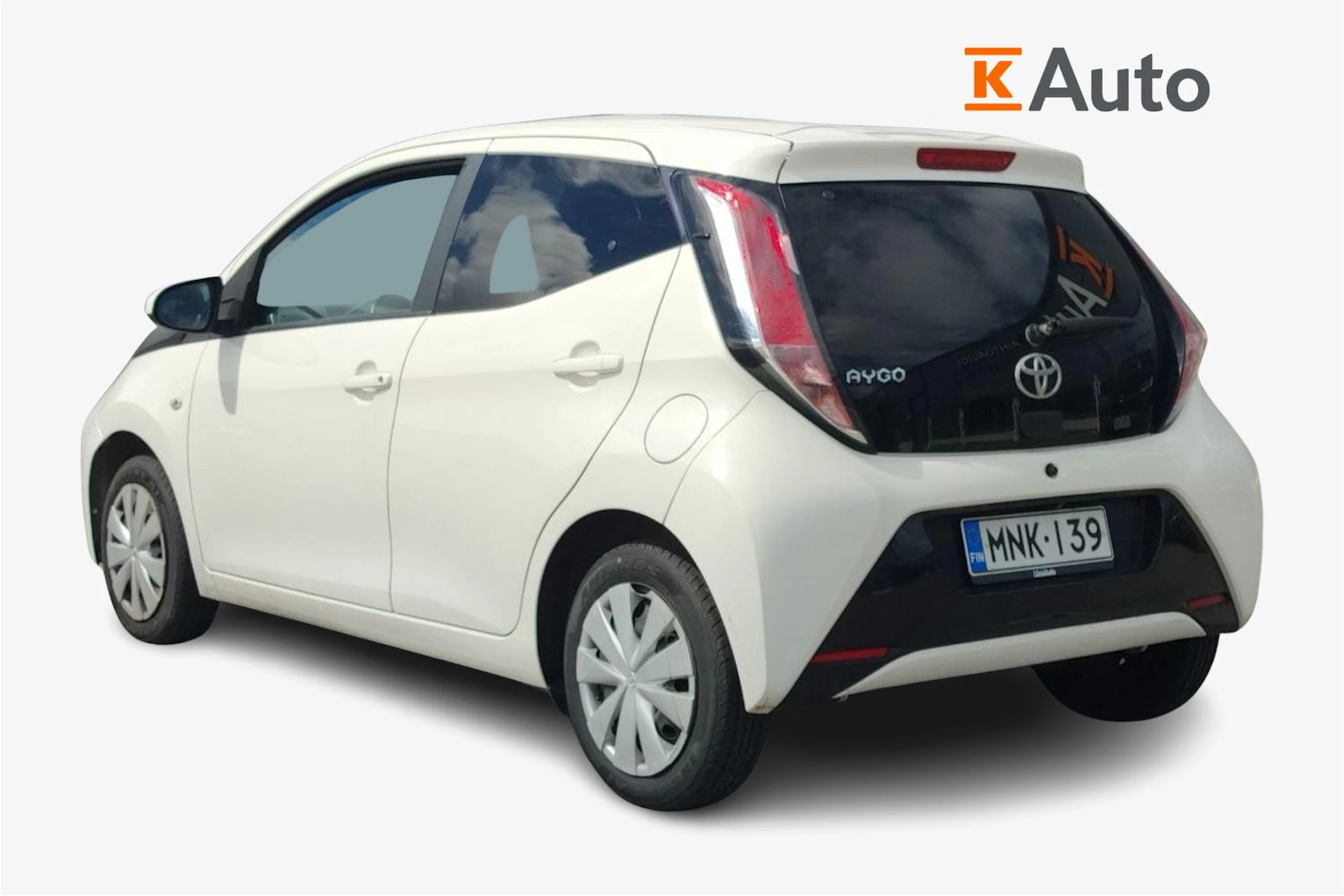 valkoinen Toyota AYGO 2017 kuva 2.
