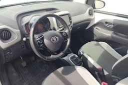 valkoinen Toyota AYGO 2017 kuva 3.