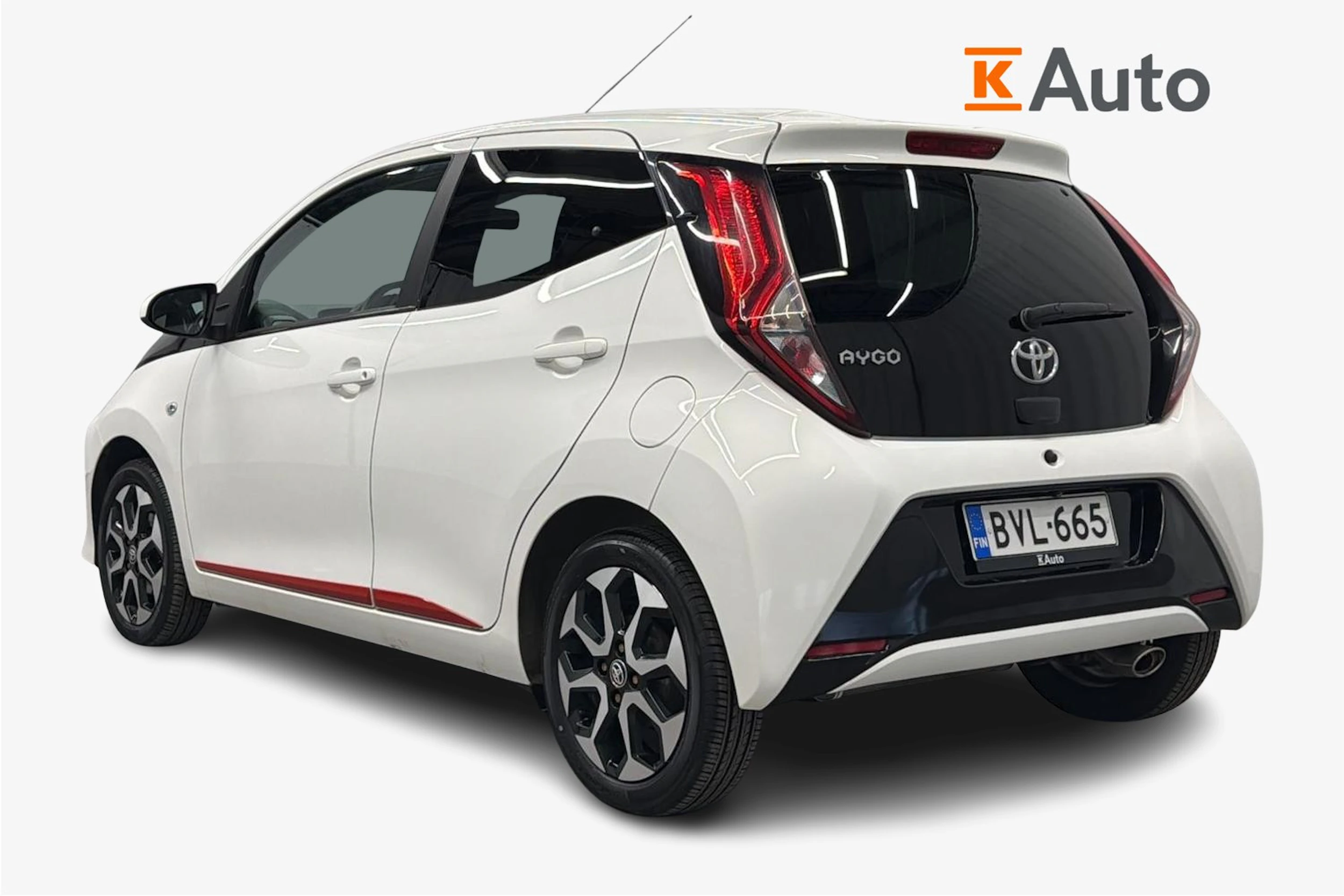 valkoinen Toyota AYGO 2018 kuva 3.
